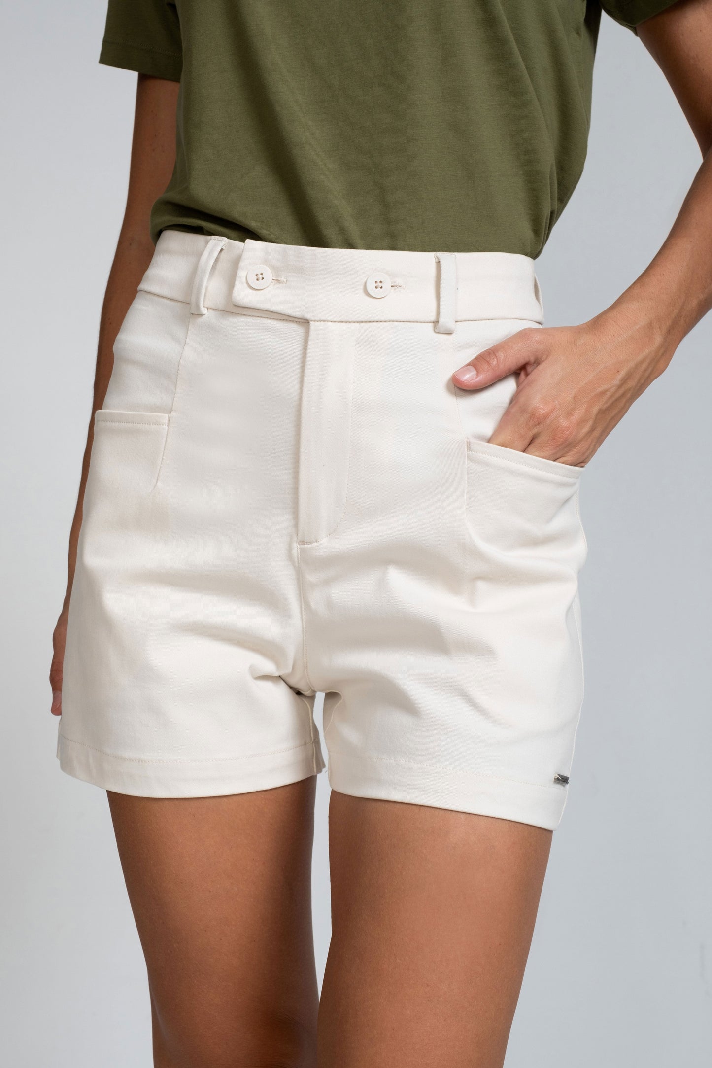 Crocodile Ladies Casual Short Vanilla